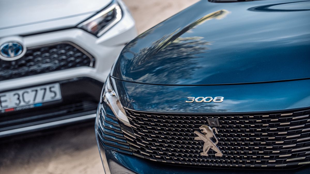 Peugeot 3008 GT HYbrid4 vs. Toyota RAV4 PHEV