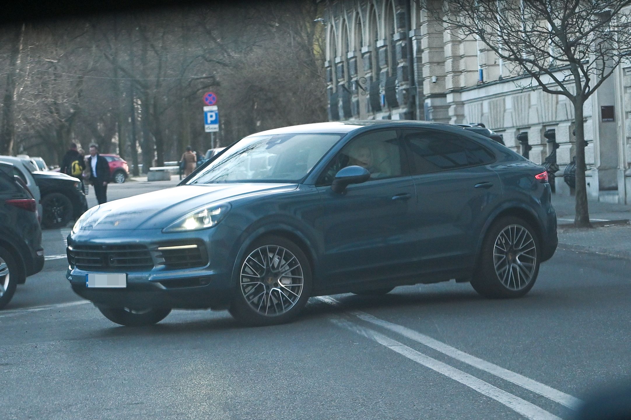 Małgorzata Kożuchowska pędzi PORSCHE NA MSZĘ łamiąc przepisy drogowe