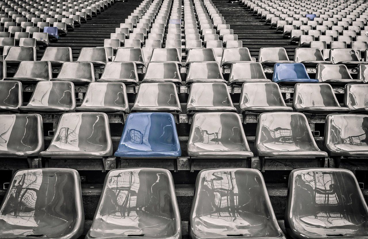 Starachowice: Awaria oświetlenia na stadionie. Dlaczego zgasły światła podczas meczu?