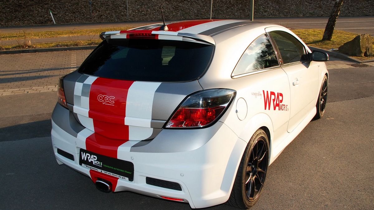 Oklejanie samochodu folią daje niemal nieograniczone możliwości