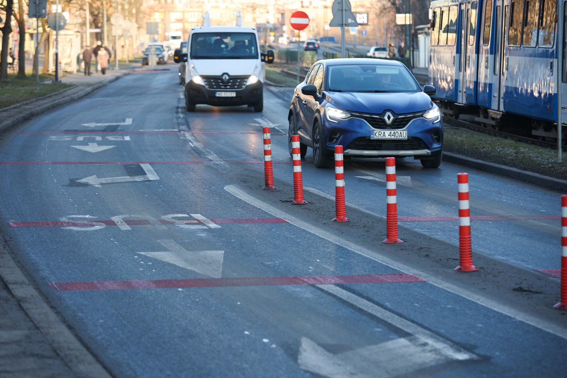 Ruch na ulicy Mikołajczyka w Krakowie
