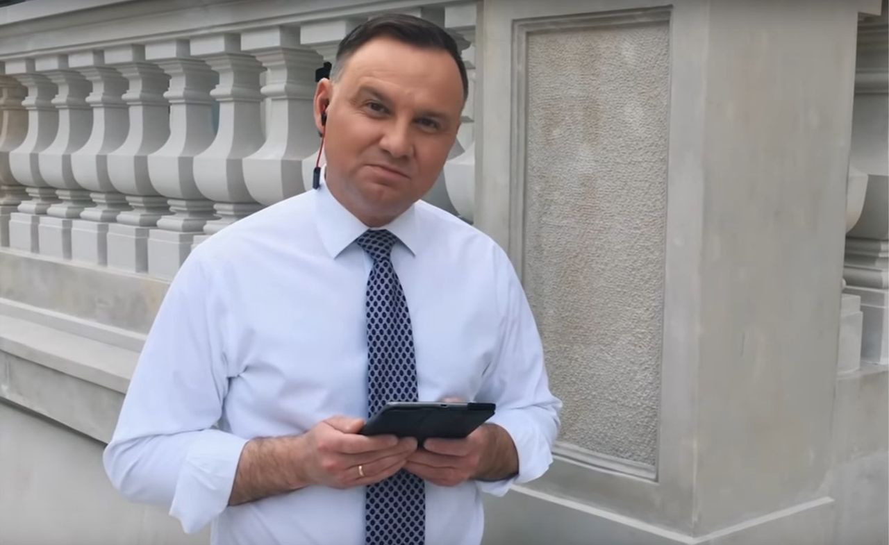 Prezydent Andrzej Duda i #Hot16Challenge. Reakcja Roberta Biedronia. Polityk pokazał grafikę