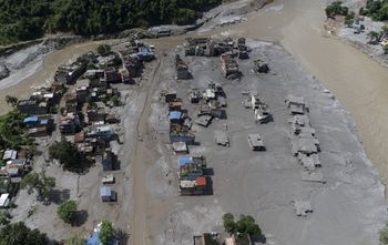 Rośnie tragiczny bilans. Już ponad 360 ofiar powodzi w Nepalu