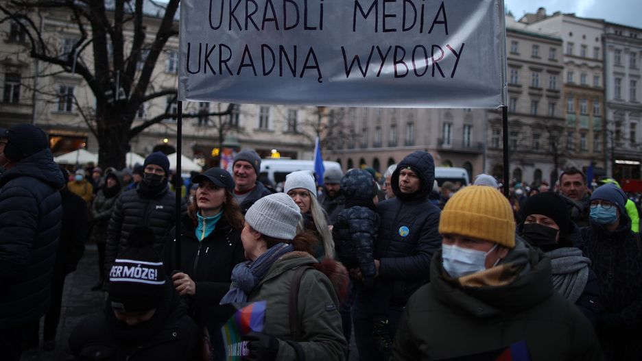 Protesty po przyjęciu "lex TVN" przez Sejm