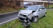 Lublin: Chevrolet wpadł w poślizg, auto zatrzymało się uderzając w bariery