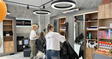 Nie umawiaj się na wizytę. Wchodź do fryzjera, kiedy chcesz