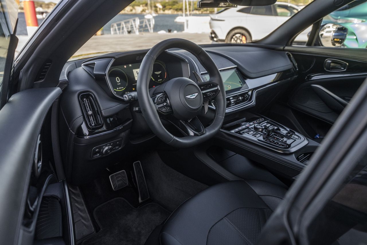 Aston Martin DBX S (2025)