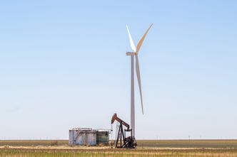Krucha równowaga na rynku ropy. Ekspert zabrał głos