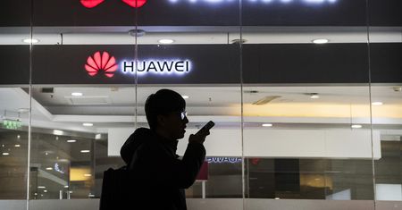 Raport: Huawei mógł podsłuchiwać Holendrów. Firma zabrała głos
