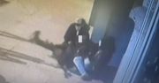 Brutalny napad w centrum Warszawy. Poznajesz sprawcę? Policja pokazała nagranie