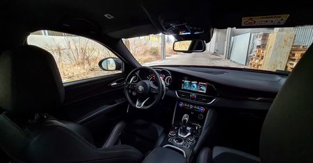 Alfa Romeo Giulia: Nowy system info-rozrywki, audio Harman Kardon i systemy wsparcia i ochrony