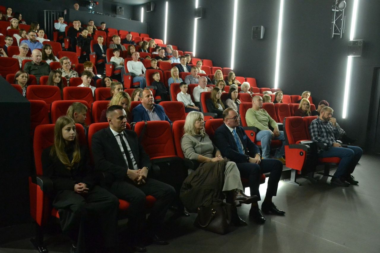 Lipno: Stypendia i nagrody burmistrza dla uczniów 2025