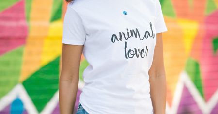 T-shirt z nadrukiem to must-have. Bez względu na wiek i styl