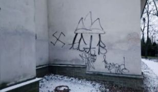 Śląskie. Swastyka na ścianie kościoła w Cieszynie. "Nie jest to odosobniony akt"