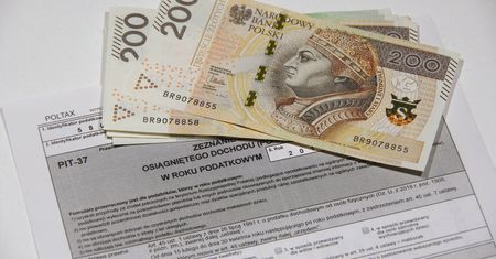 Urząd skarbowy w telefonie. Jak w tym roku najłatwiej rozliczyć PIT?