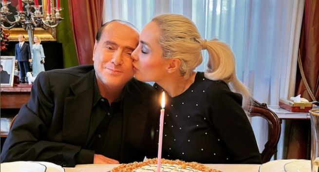 Sukcesja po włosku, czyli symboliczny ślub Berlusconiego przed śmiercią