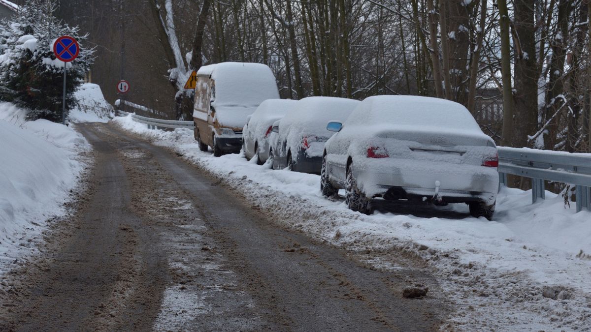 Jazda z zasłoniętymi tablicami może skończyć się mandatem