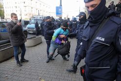 Warszawa. Protest przed sądem. Zatrzymany 17-latek noc spędził na komisariacie