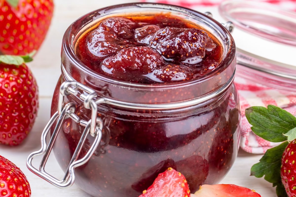 Strawberry jam with chocolate - Delicacies