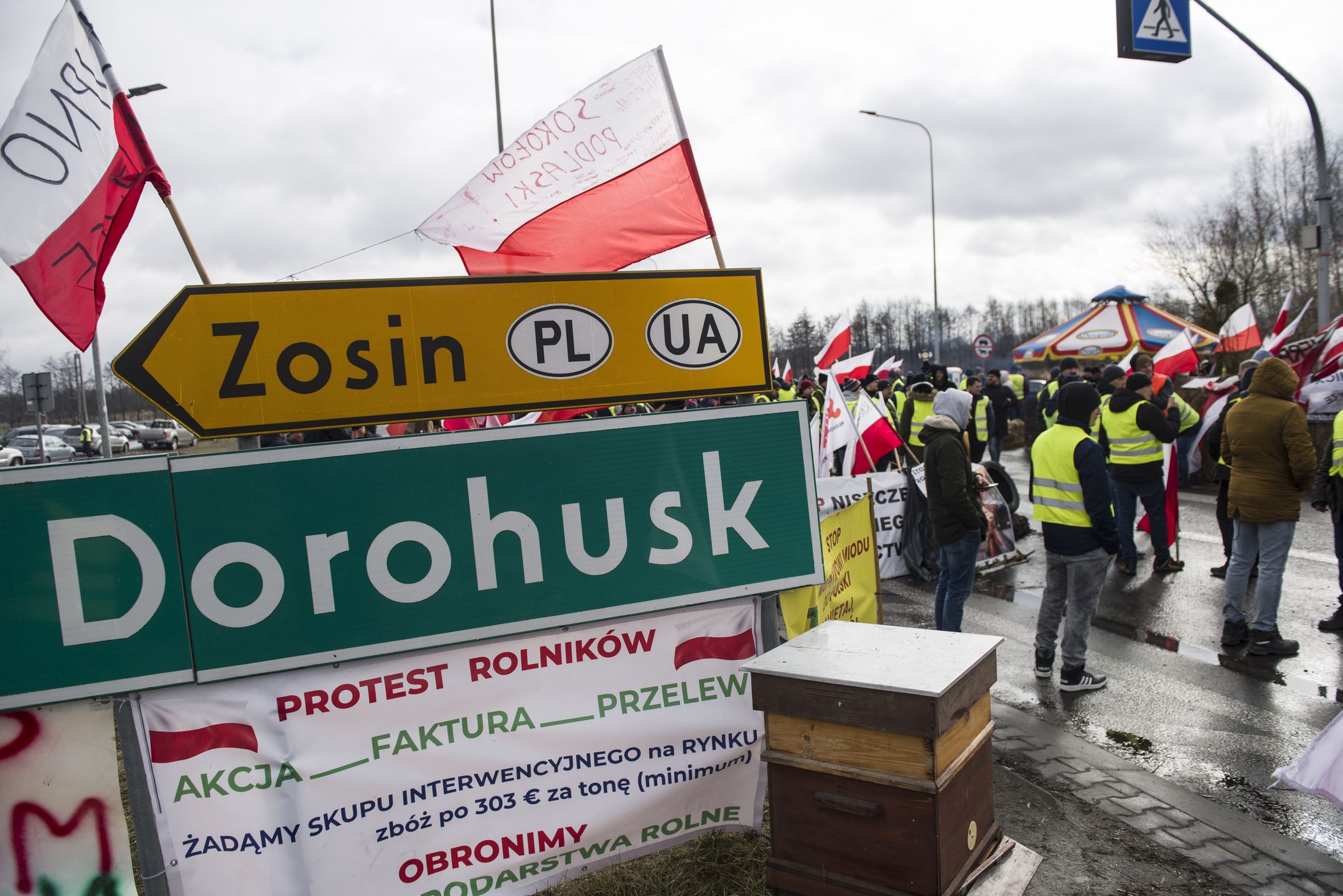 Farmers block the road at the Dorohusk border crossing with
DOROHUSK, POLAND - 2024/02/20: Farmers block the road at the Dorohusk border crossing with Ukraine. Farmers announced a general protest throughout the country and are blocking all border crossings with Ukraine and cities in Poland. At the border crossing in Dorohusk, several hundred farmers block the road with bales of hay. As part of the protest, no Ukrainian trucks will be allowed to pass until evening, and one truck is only allowed hourly. The queue of Ukrainian trucks is nearly 17 kilometers long. Polish farmers demand closing the Ukrainian borders for three months for trucks of Ukrainian agricultural products, they do not want the implementation of the EU's Green Deal, and demand support for animal breeding. (Photo by Attila Husejnow/SOPA Images/LightRocket via Getty Images)
SOPA Images
farmers, block, blocking, blockade, dorohusk border crossing with ukraine, demo, demonstration, rally, demonstrator, protester, demonstrators, protesters, polish farmers, closure, ukrainian borders, european union agricultural policies, green deal, eu policies, eu regulations, flags, banner, banners