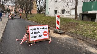 Sandomierz: Trwa remont zniszczonej drogi w centrum