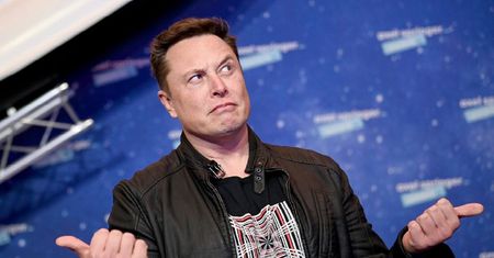 Musk informuje o wstrzymaniu transakcji z Twitterem. Ceny akcji platformy spadają
