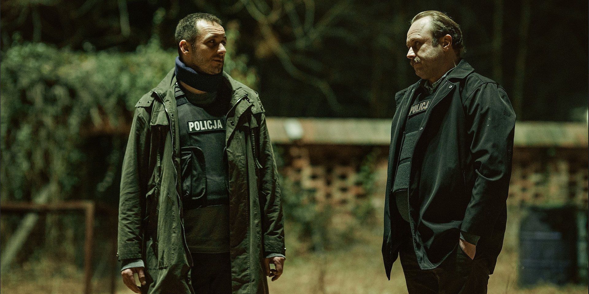 Michał Żurawski i Leszek Lichota w serialu "Kruk. Czorny Woron nie śpi"