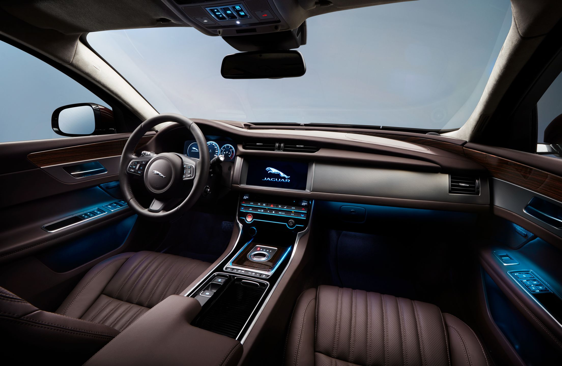 Jaguar XF 8