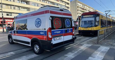 Awantura o kasownik w warszawskim tramwaju. 50-latek w szpitalu