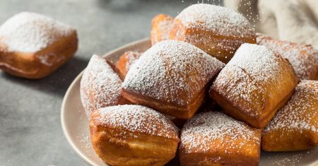 Pączki poduszki są idealne na tłusty czwartek. Zrobisz je nawet na patelni