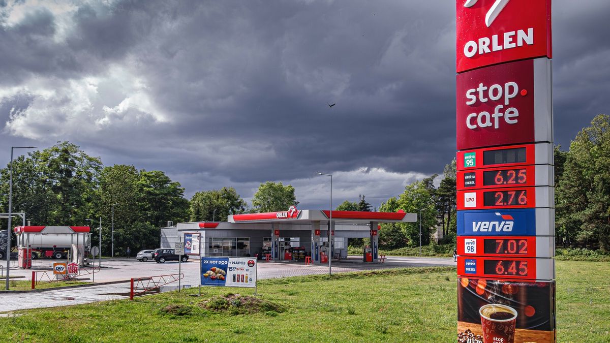 Różnice w cenach paliw na trasach. O tyle jest drożej