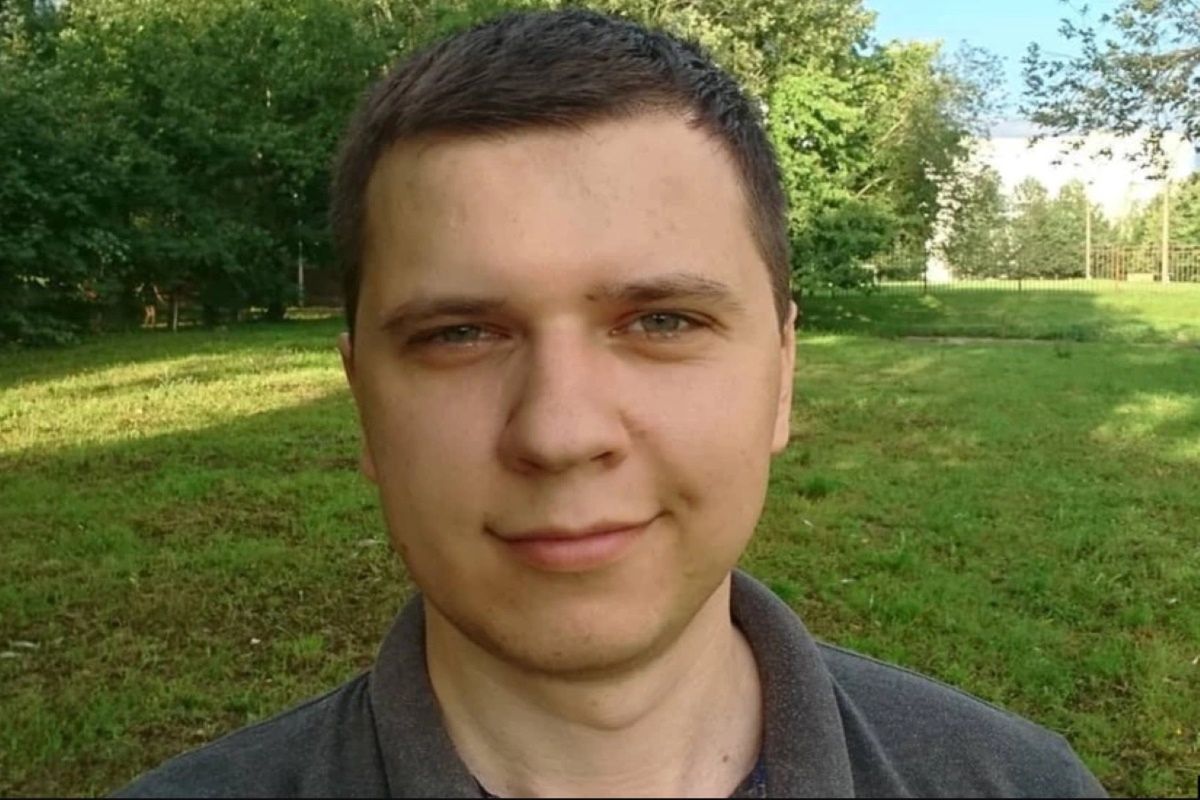 Tragiczne wydarzenia rozegrały się w trakcie tzw. rewizji adresowej. Zmarły miał nazywać się Andrei Seltzer