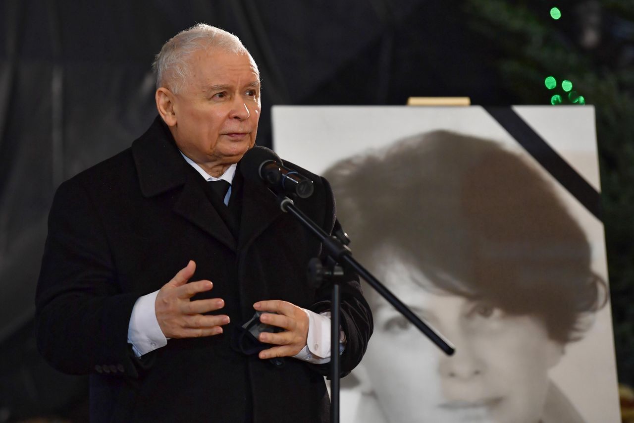 Starachowice. Jarosław Kaczyński przemawia w kościele. "Zło atakuje nasz kraj" /Źródło: PAP