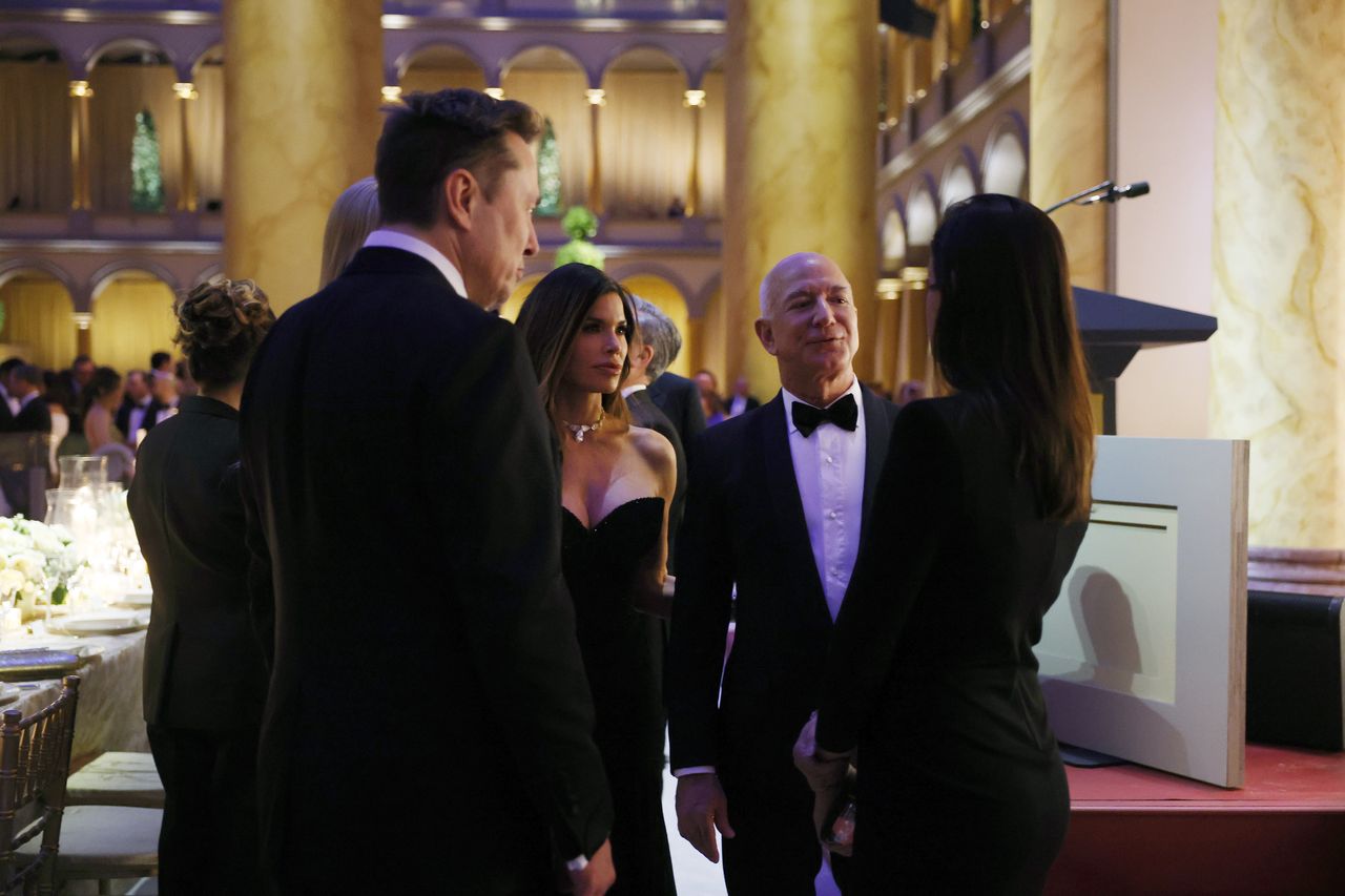 Jeff Bezos and Lauren Sanchez