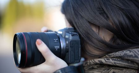 Ustawiaj punkty AF nosem! Problem osób lewoocznych z Canonami EOS R i RP