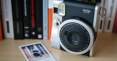 Fujifilm Instax mini 90 Neo Classic - natychmiastowa zabawa w stylu retro [test]