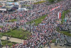 Podali frekwencję w marszach. Morze ludzi na ulicach Warszawy