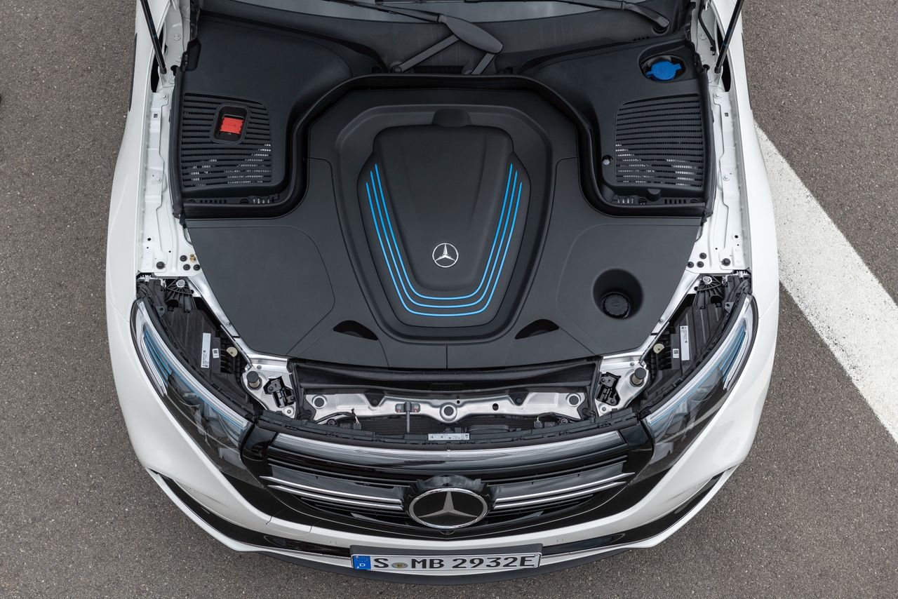 Sercem Mercedesa EQC jest nie tylko silnik umieszczony z przodu, ale również drugi, przy tylnej osi.