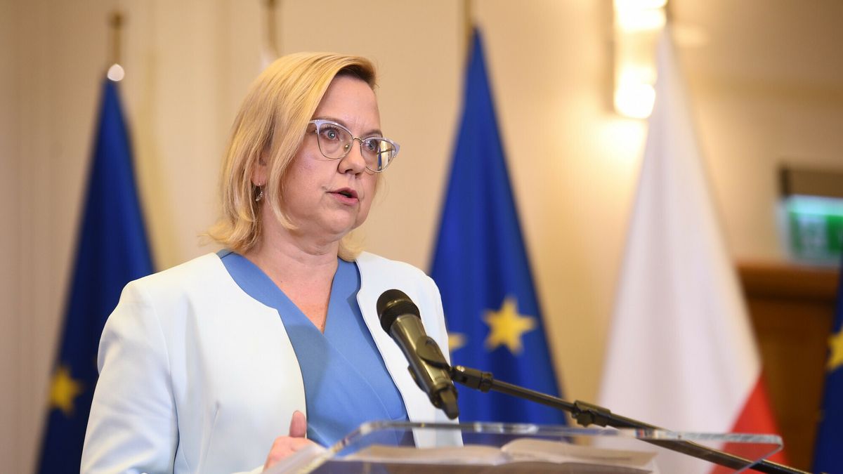 Rząd przyjął projekt ustawy o maksymalnych cenach prądu. Na zdjęciu: minister klimatu i środowiska Anna Moskwa