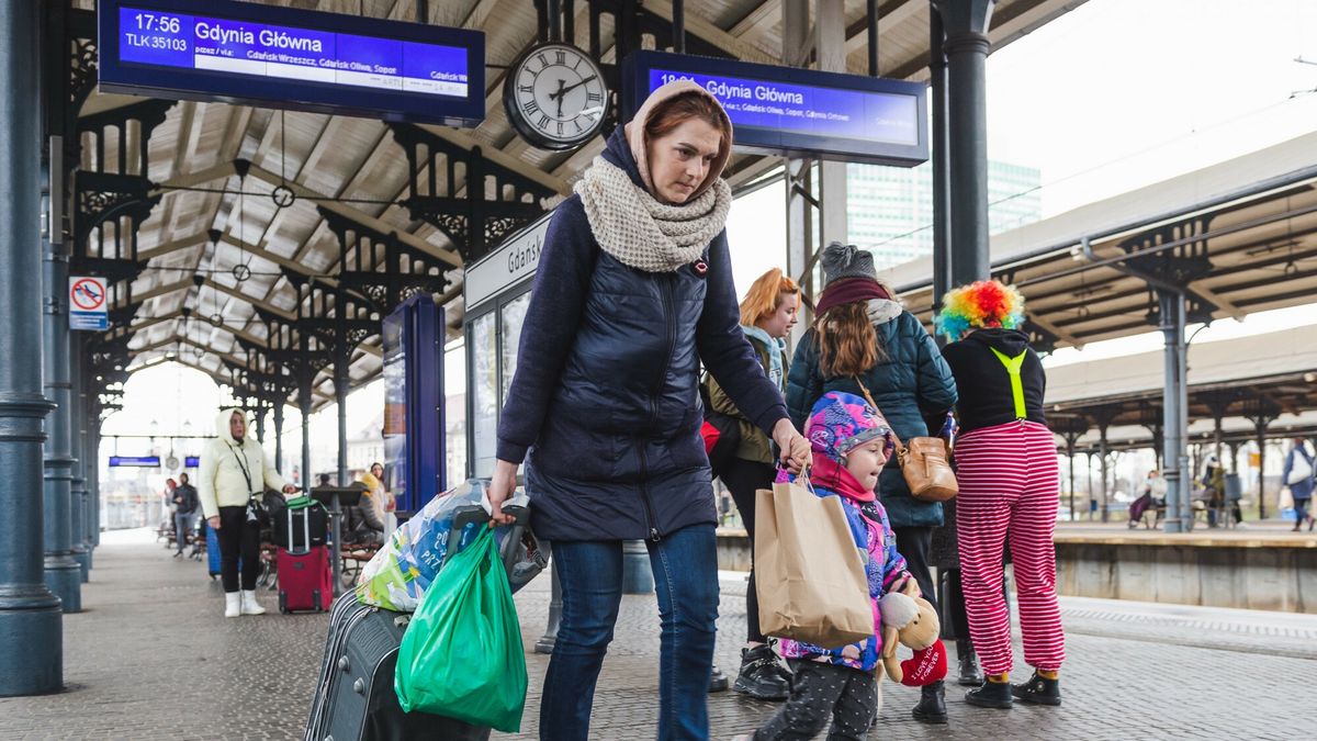 Pociag z uchodźcami z Ukrainy na stacji Gdańsk Główny