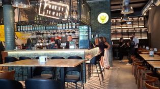 Gotówka odchodzi do lamusa. Tylko 25% gości płaci nią w restauracjach