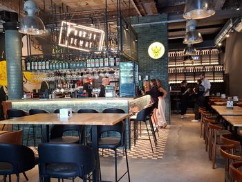 Gotówka odchodzi do lamusa. Tylko 25% gości płaci nią w restauracjach