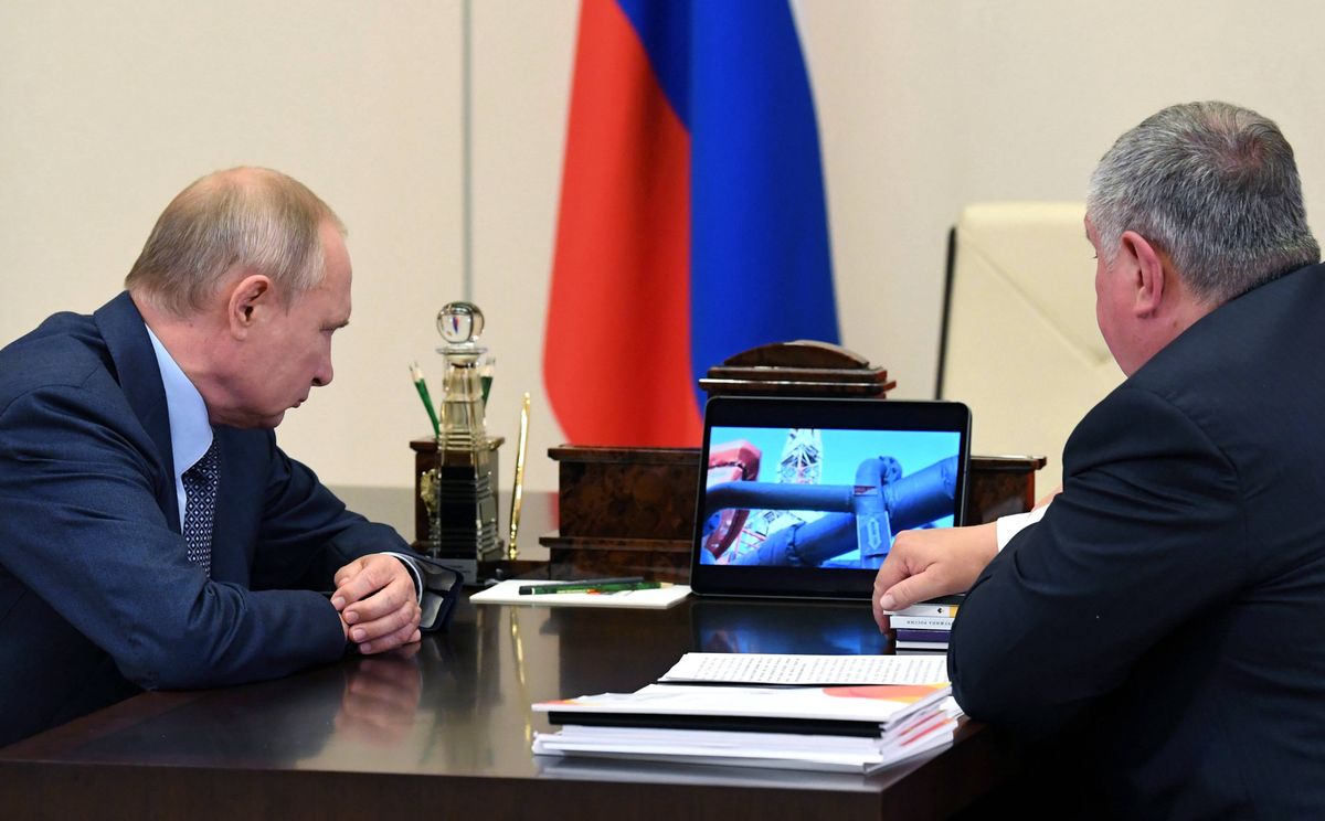 Rosnieft  kierowany jest przez Igora Sieczina, nazywanego "szarą eminencją Kremla"