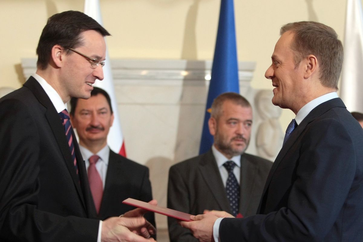 Mateusz Morawiecki przez prawie dwa lata (2010-2012) był doradcą ówczesnego szefa rządu, czyli Donalda Tuska. Na zdj. uroczyste wręczenia nominacji członkom Rady Gospodarczej w marcu 2010 r.