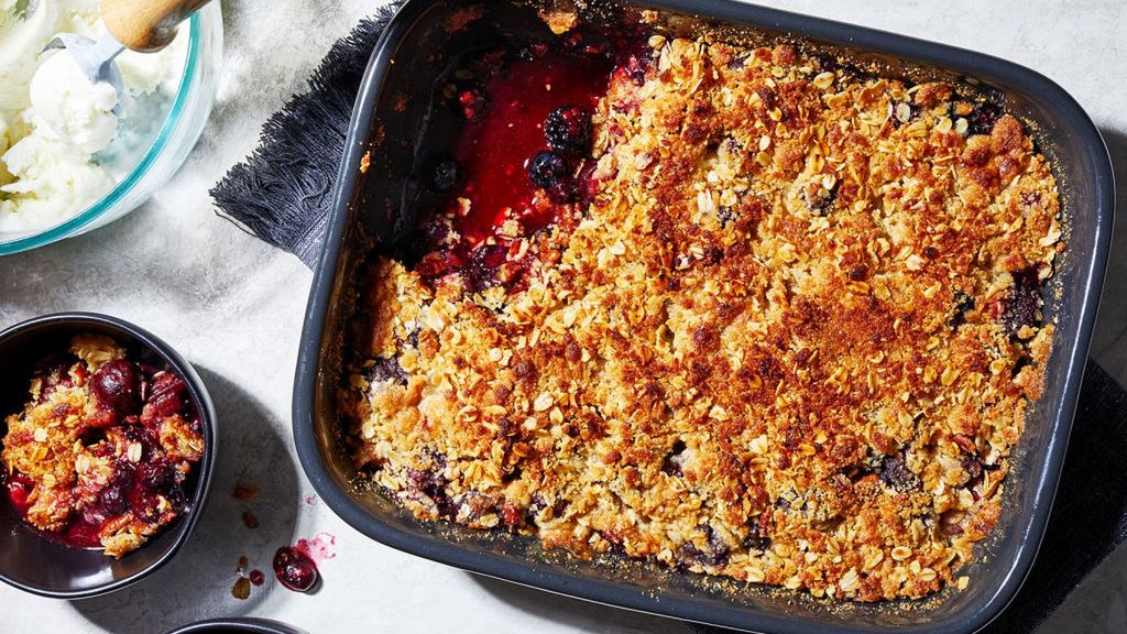 Ciasto z owocami to idealny pomysł na letni deser.