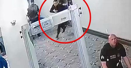 Moment nieuwagi. Zamachowiec z Waszyngtonu ruszył natychmiast