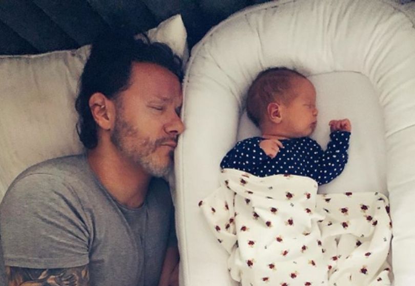 Radosław Majdan poznaje uroki ojcostwa. Nie jest łatwo