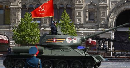 To jedyny czołg, który wyjechał dziś na Plac Czerwony. Ukraińcy pękają ze śmiechu