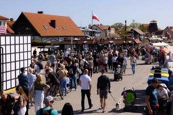Nowa moda wśród Czechów. Tłumnie jeżdżą do polskiego kurortu