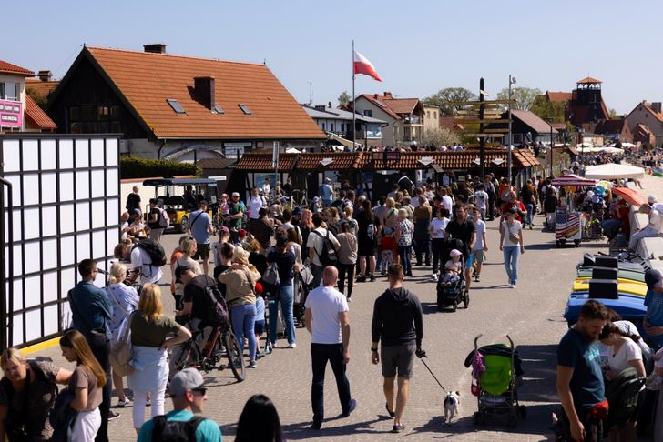Nowa moda wśród Czechów. Tłumnie jeżdżą do polskiego kurortu